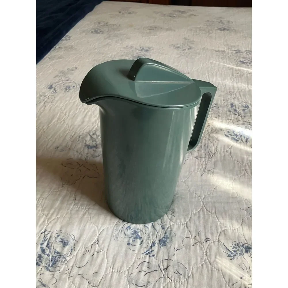 Vintage Watertown Lifetime Ware 1 Qt Pitcher with Lid Melamine Green